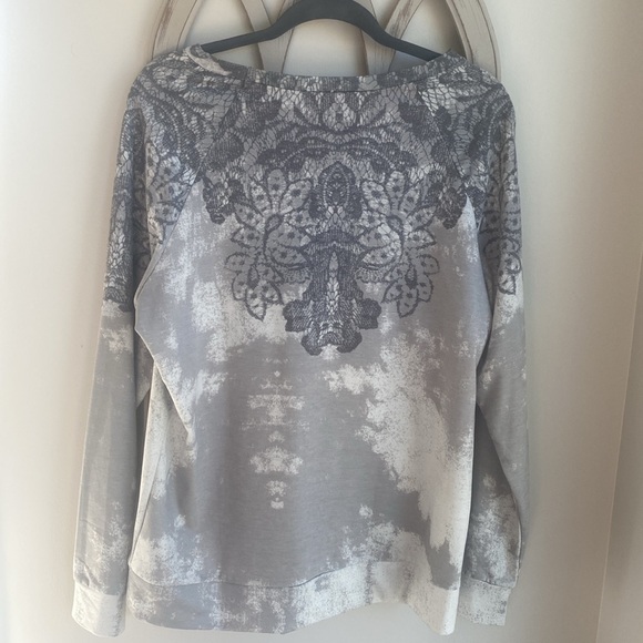 Como Vintage gray & white long sleeve printed faux lace top size XL NWT - Picture 2 of 10